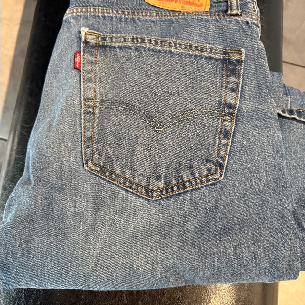 Levi’s - Picture 3 of 3